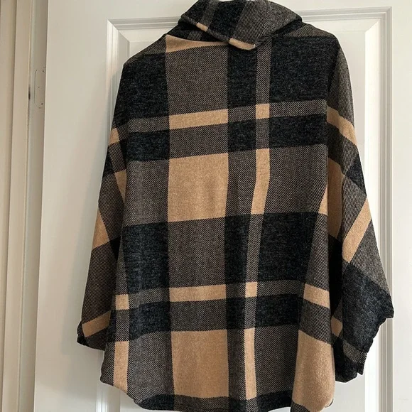 Black and brown tunic size small. - Picture 2 of 2